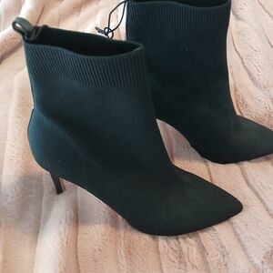 XOXO Chic Black Pointed Heeled Boots